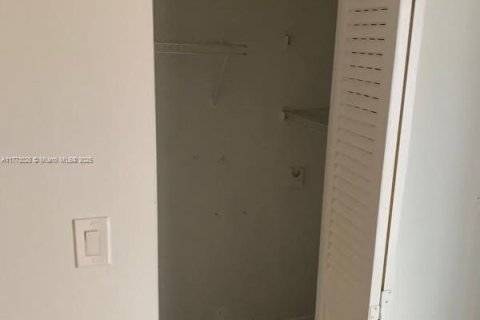 Townhouse in Pembroke Park, Florida 2 bedrooms, 120.96 sq.m. № 1692227 - photo 6