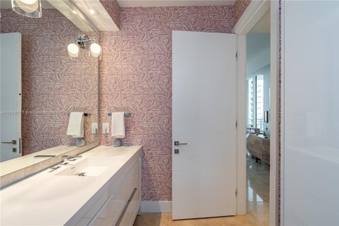 Condo in Miami, Florida, 1 bedroom № 1935679 - photo 19