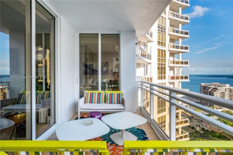 Condo in Miami, Florida, 1 bedroom № 1935679 - photo 2