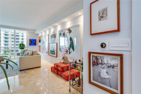 Condo in Miami, Florida, 1 bedroom № 1935679 - photo 12