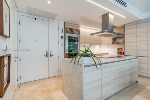 Condo in Miami, Florida, 1 bedroom № 1935679 - photo 13