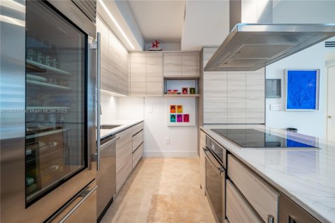 Condo in Miami, Florida, 1 bedroom № 1935679 - photo 11