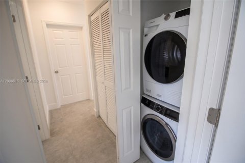 Condo in Coral Springs, Florida, 3 bedrooms  № 2089430 - photo 11