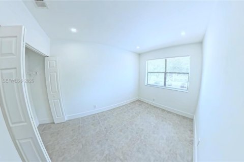 Снять в аренду кондоминиум в Корал-Спрингс, Флорида 3 спальни, 98.29м2, № 2089430 - фото 5