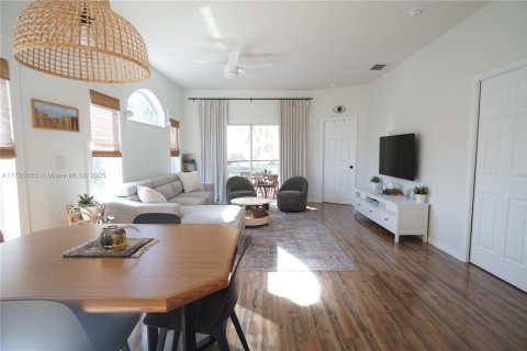 House in Estero, Florida 2 bedrooms № 1741673 - photo 7