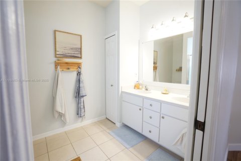 House in Estero, Florida 2 bedrooms № 1741673 - photo 18