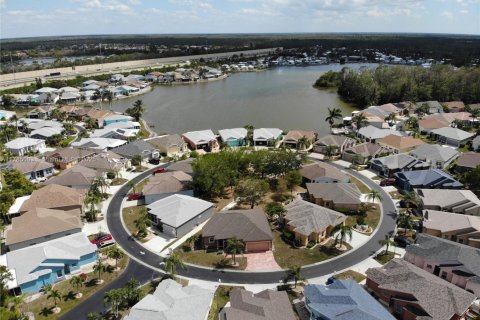 House in Estero, Florida 2 bedrooms № 1741673 - photo 6