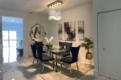 Touwnhouse à vendre à Miami, Floride: 3 chambres, 142.98 m2 № 2001098 - photo 7