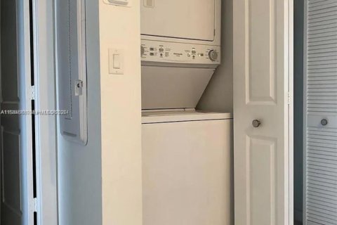 Touwnhouse à vendre à Miami, Floride: 3 chambres, 142.98 m2 № 2001098 - photo 17