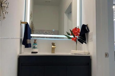 Touwnhouse à vendre à Miami, Floride: 3 chambres, 142.98 m2 № 2001098 - photo 11