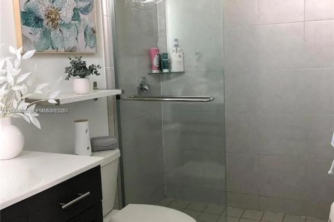 Touwnhouse à vendre à Miami, Floride: 3 chambres, 142.98 m2 № 2001098 - photo 12