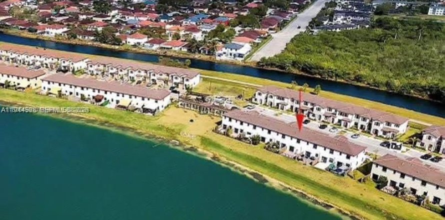 Touwnhouse à Miami, Floride 3 chambres, 142.98 m2 № 2001098