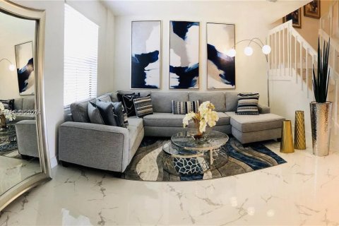 Touwnhouse à vendre à Miami, Floride: 3 chambres, 142.98 m2 № 2001098 - photo 5