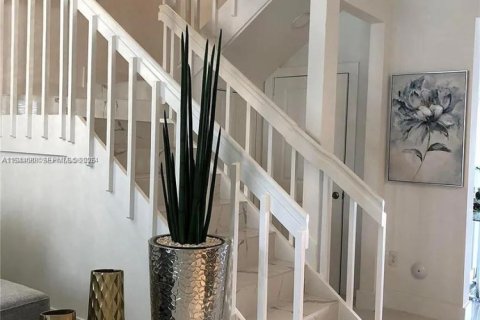 Touwnhouse à vendre à Miami, Floride: 3 chambres, 142.98 m2 № 2001098 - photo 13