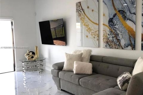 Touwnhouse à vendre à Miami, Floride: 3 chambres, 142.98 m2 № 2001098 - photo 9