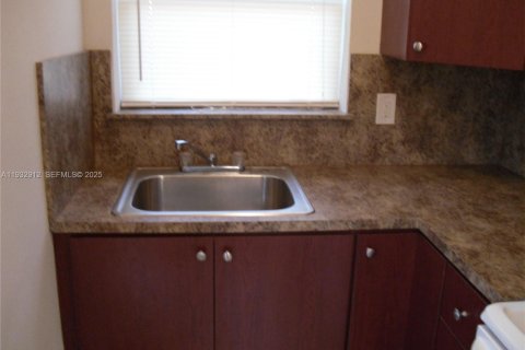 Снять в аренду виллу или дом в Майами, Флорида 2 спальни, 225.2м2, № 1991697 - фото 5