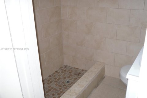 Снять в аренду виллу или дом в Майами, Флорида 2 спальни, 225.2м2, № 1991697 - фото 8