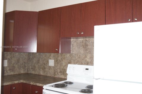 Снять в аренду виллу или дом в Майами, Флорида 2 спальни, 225.2м2, № 1991697 - фото 4