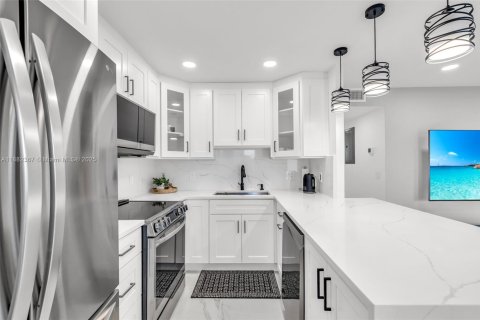 Condominio en venta en Deerfield Beach, Florida, 2 dormitorios, 79.9 m2 № 1978285 - foto 1