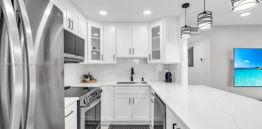 Condominio en Deerfield Beach, Florida, 2 dormitorios № 1978285