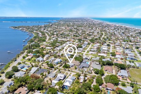Casa en venta en Melbourne Beach, Florida, 6 dormitorios, 240.25 m2 № 2181669 - foto 2