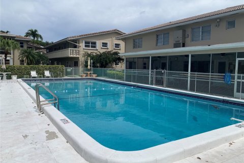 Condo in Lighthouse Point, Florida, 1 bedroom  № 1981505 - photo 15