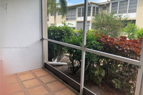 Condo in Lighthouse Point, Florida, 1 bedroom  № 1981505 - photo 8