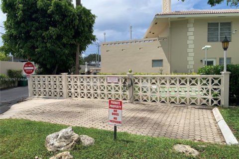 Condo in Lighthouse Point, Florida, 1 bedroom  № 1981505 - photo 22