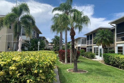 Condo in Lighthouse Point, Florida, 1 bedroom  № 1981505 - photo 1