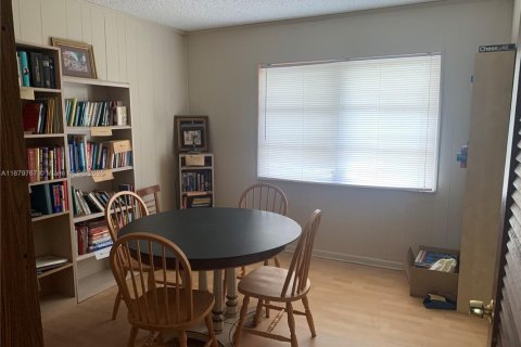 Condo in Lighthouse Point, Florida, 1 bedroom  № 1981505 - photo 20