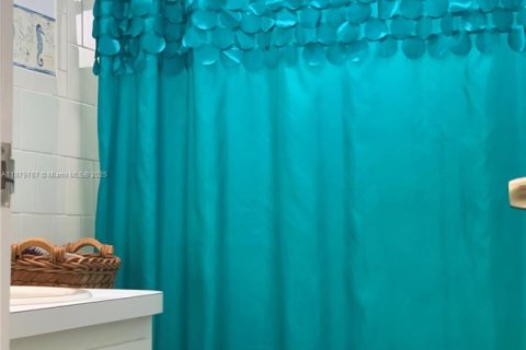 Condo in Lighthouse Point, Florida, 1 bedroom  № 1981505 - photo 11