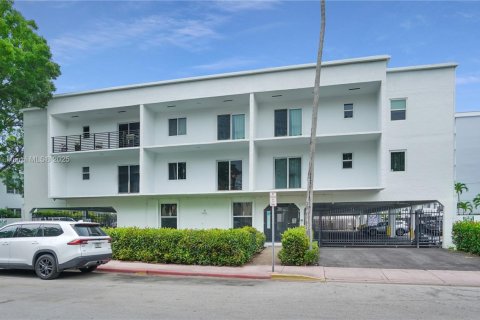 Condominio en venta en Miami Beach, Florida, 1 dormitorio, 61.32 m2 № 1977510 - foto 12