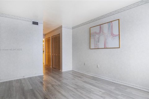 Condominio en venta en Miami Beach, Florida, 1 dormitorio, 61.32 m2 № 1977510 - foto 3