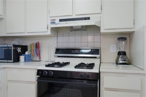 Condominio en venta en Miami Beach, Florida, 1 dormitorio, 61.32 m2 № 1977510 - foto 10