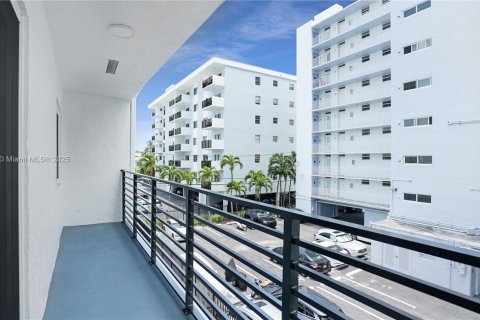 Condominio en venta en Miami Beach, Florida, 1 dormitorio, 61.32 m2 № 1977510 - foto 5