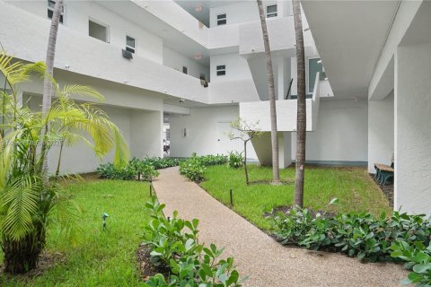 Condominio en venta en Miami Beach, Florida, 1 dormitorio, 61.32 m2 № 1977510 - foto 1