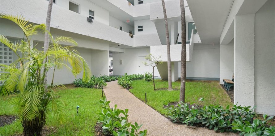 Condominio en Miami Beach, Florida, 1 dormitorio  № 1977510