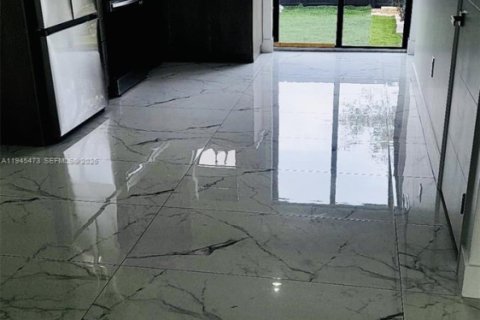 Townhouse in Miami Gardens, Florida 2 bedrooms, 167.22 sq.m. № 2001841 - photo 6