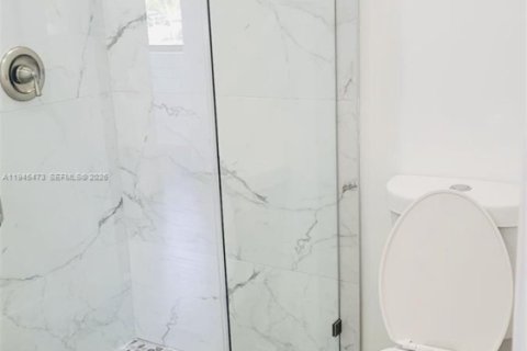 Townhouse in Miami Gardens, Florida 2 bedrooms, 167.22 sq.m. № 2001841 - photo 12