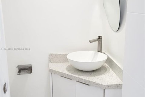 Townhouse in Miami Gardens, Florida 2 bedrooms, 167.22 sq.m. № 2001841 - photo 16