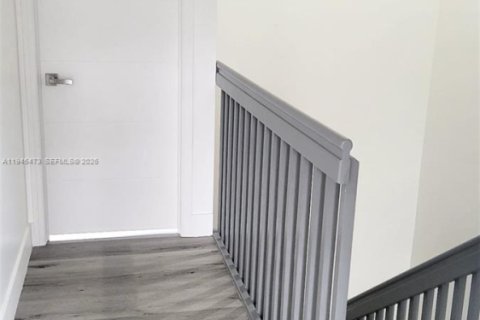 Townhouse in Miami Gardens, Florida 2 bedrooms, 167.22 sq.m. № 2001841 - photo 11