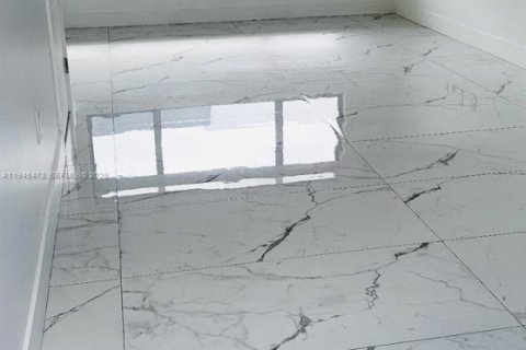 Townhouse in Miami Gardens, Florida 2 bedrooms, 167.22 sq.m. № 2001841 - photo 4