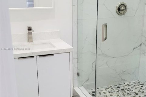 Townhouse in Miami Gardens, Florida 2 bedrooms, 167.22 sq.m. № 2001841 - photo 15