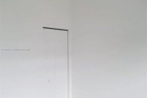 Townhouse in Miami Gardens, Florida 2 bedrooms, 167.22 sq.m. № 2001841 - photo 10