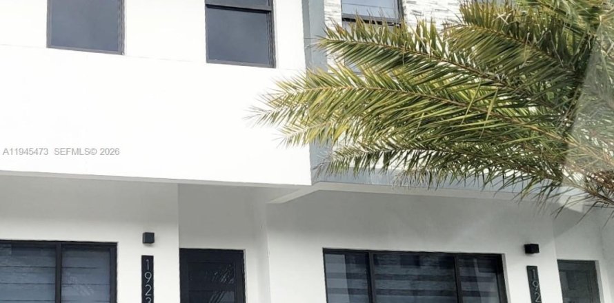 Townhouse in Miami Gardens, Florida 2 bedrooms, 167.22 sq.m. № 2001841