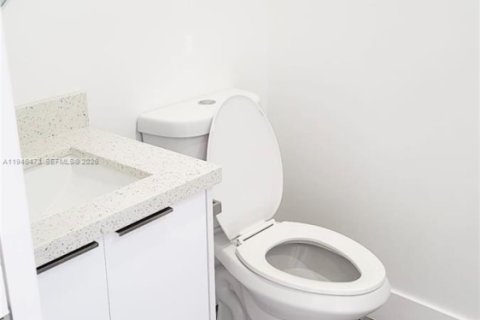 Townhouse in Miami Gardens, Florida 2 bedrooms, 167.22 sq.m. № 2001841 - photo 14