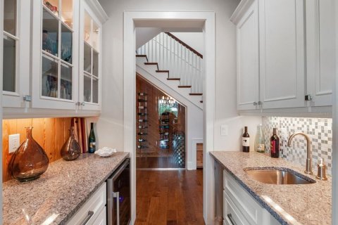 House in Orlando, Florida 5 bedrooms, 427.35 sq.m. № 2094217 - photo 21