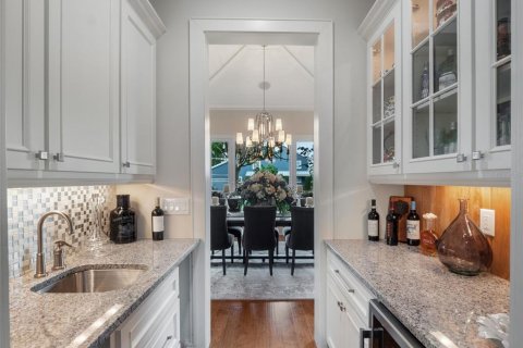 House in Orlando, Florida 5 bedrooms, 427.35 sq.m. № 2094217 - photo 19