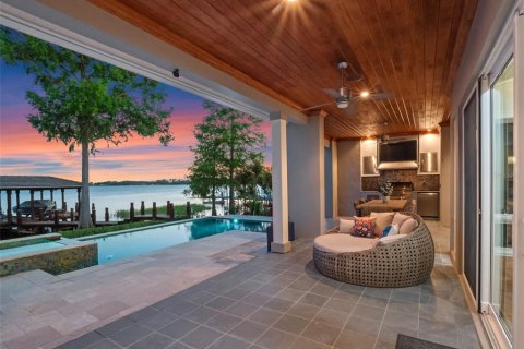 House in Orlando, Florida 5 bedrooms, 427.35 sq.m. № 2094217 - photo 7