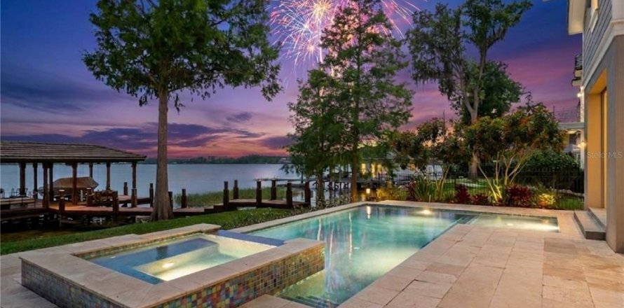 House in Orlando, Florida 5 bedrooms, 427.35 sq.m. № 2094217